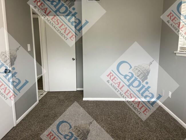 Building Photo - Del City 3 Bedroom