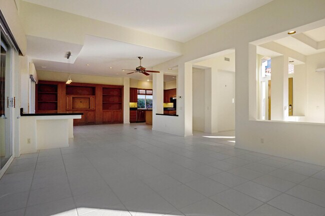 Building Photo - 830 Hawk Hill Trail