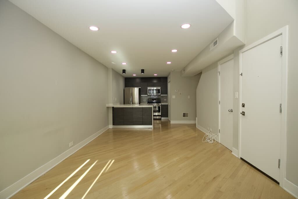 Building Photo - 843 W Grace St