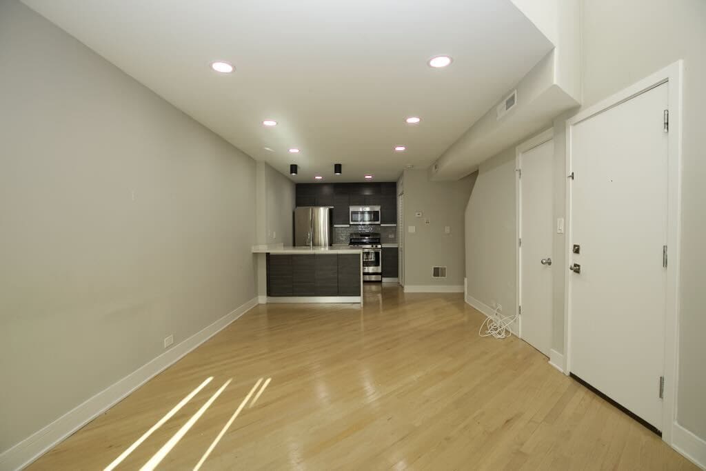 Building Photo - 949 W Grace St