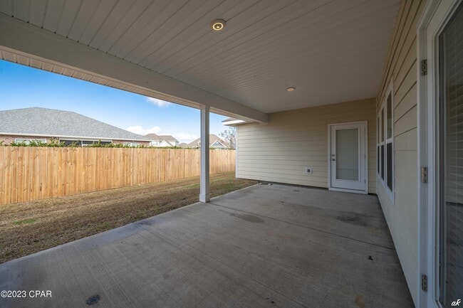 Building Photo - 204 Martingale Lp