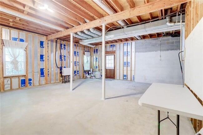 Building Photo - 1049 Seven Springs Cir NE