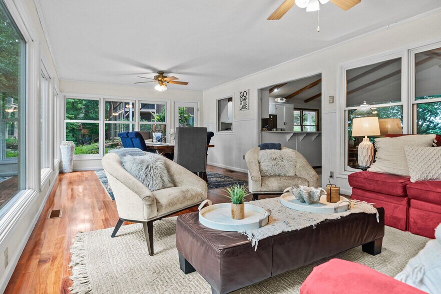 Primary Photo - 723 Shorewood Cir