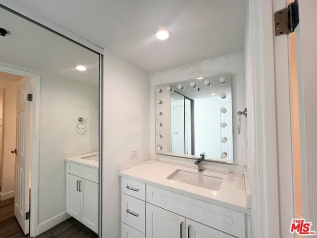 Building Photo - 10390 Wilshire Blvd