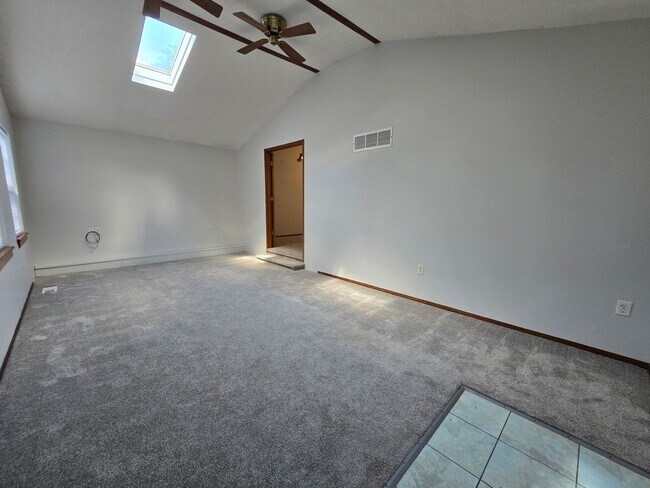 Building Photo - 3 Bedroom home in Mackinaw!