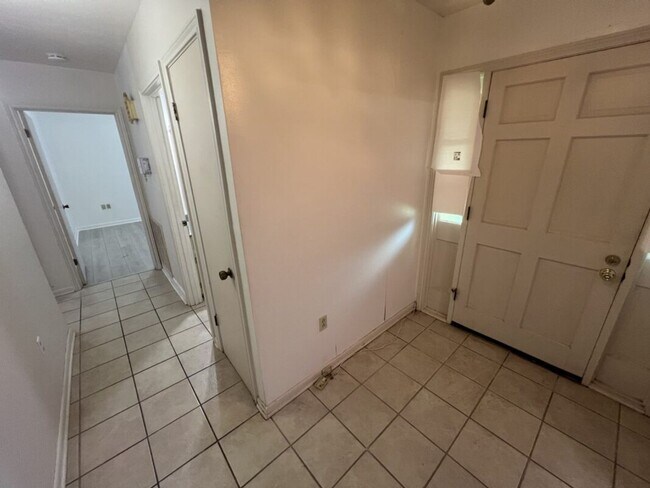 Building Photo - 8823 Cefalu Dr