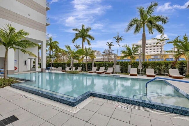Building Photo - 155 E Boca Raton Rd