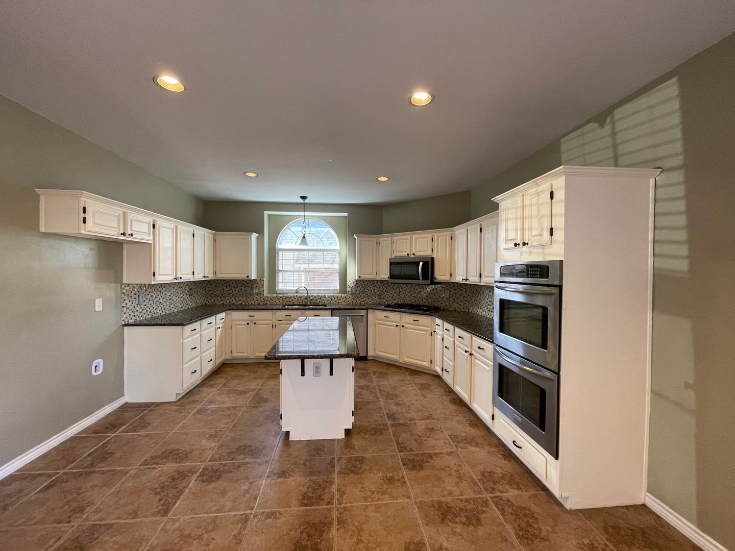 Building Photo - 2718 Bordeaux Dr