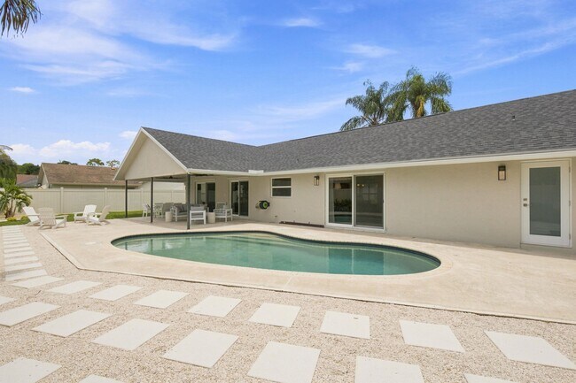 Building Photo - 1259 Barnstaple Cir