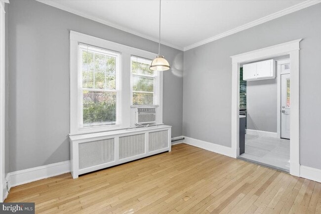 Building Photo - 1208 S Oakcrest Rd