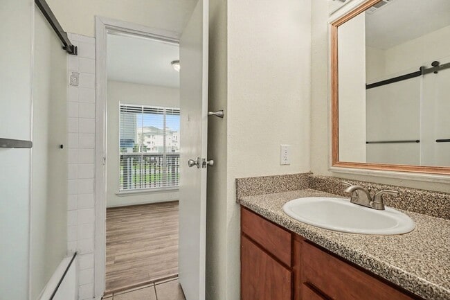 Building Photo - 3506 Cove View Blvd