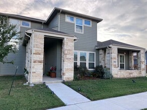 Building Photo - Elegant 4 BR 3.5 BA and 1 Office/Bedroom Convertible Home with Modern Amenities