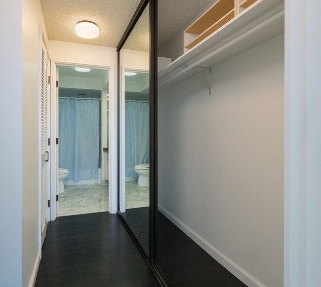 Building Photo - Beautiful Ocean View! 1 bedroom Condo with...