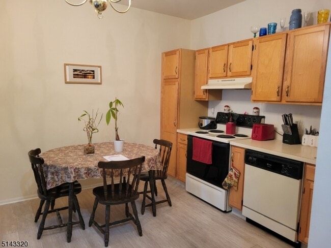 Building Photo - 6303 Richmond Rd