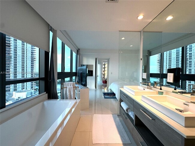 Building Photo - 650 NE 32nd St