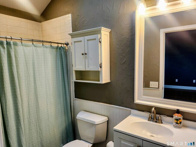 Building Photo - 15 Perry Ave