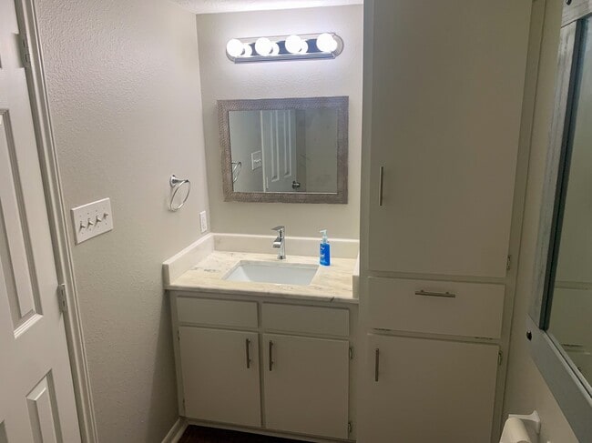 Building Photo - 226 Waters Edge