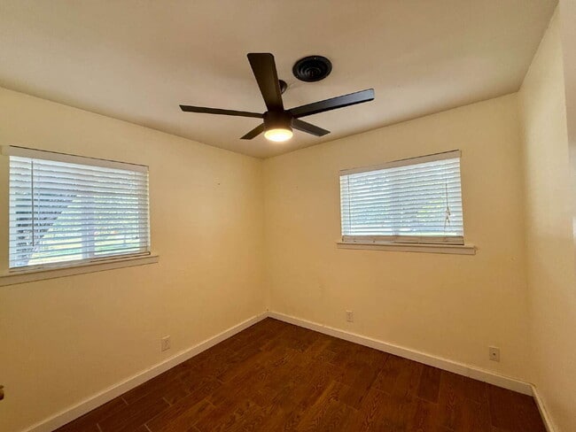 Building Photo - Updated 2-Bedroom Duplex in the Heart of C...