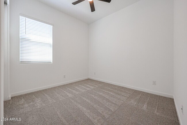 Building Photo - 7702 W Jackrabbit Ln