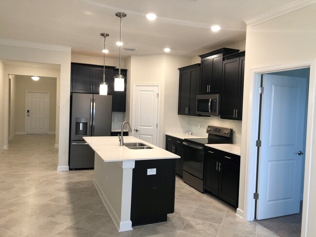 Building Photo - Lakefront Single Story 3/2 Home  FREE wash...