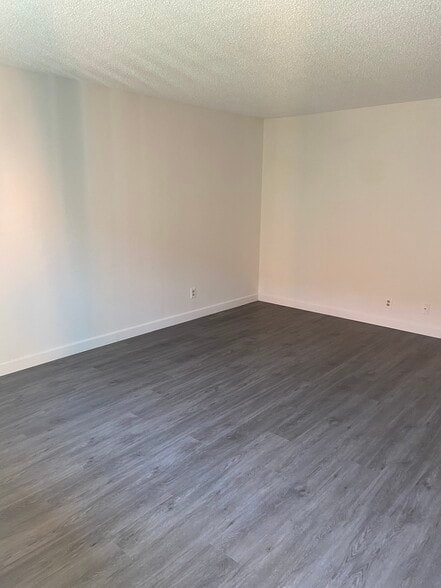 Building Photo - 4619 Rosewood Ave