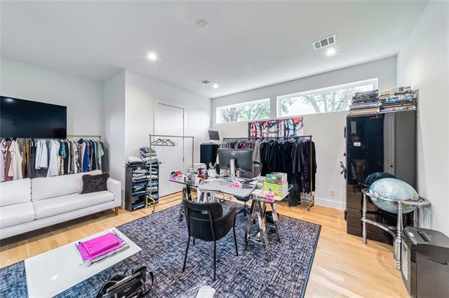 Building Photo - 9753 Mixon Dr