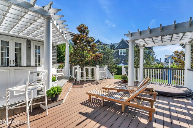 Building Photo - 207 Monmouth Ave