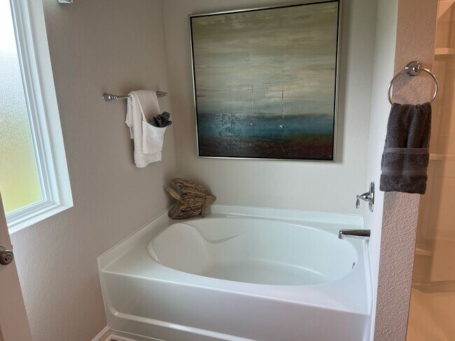 Building Photo - 2022 Built 4 Bed/2 Bath Smart-Home within ...