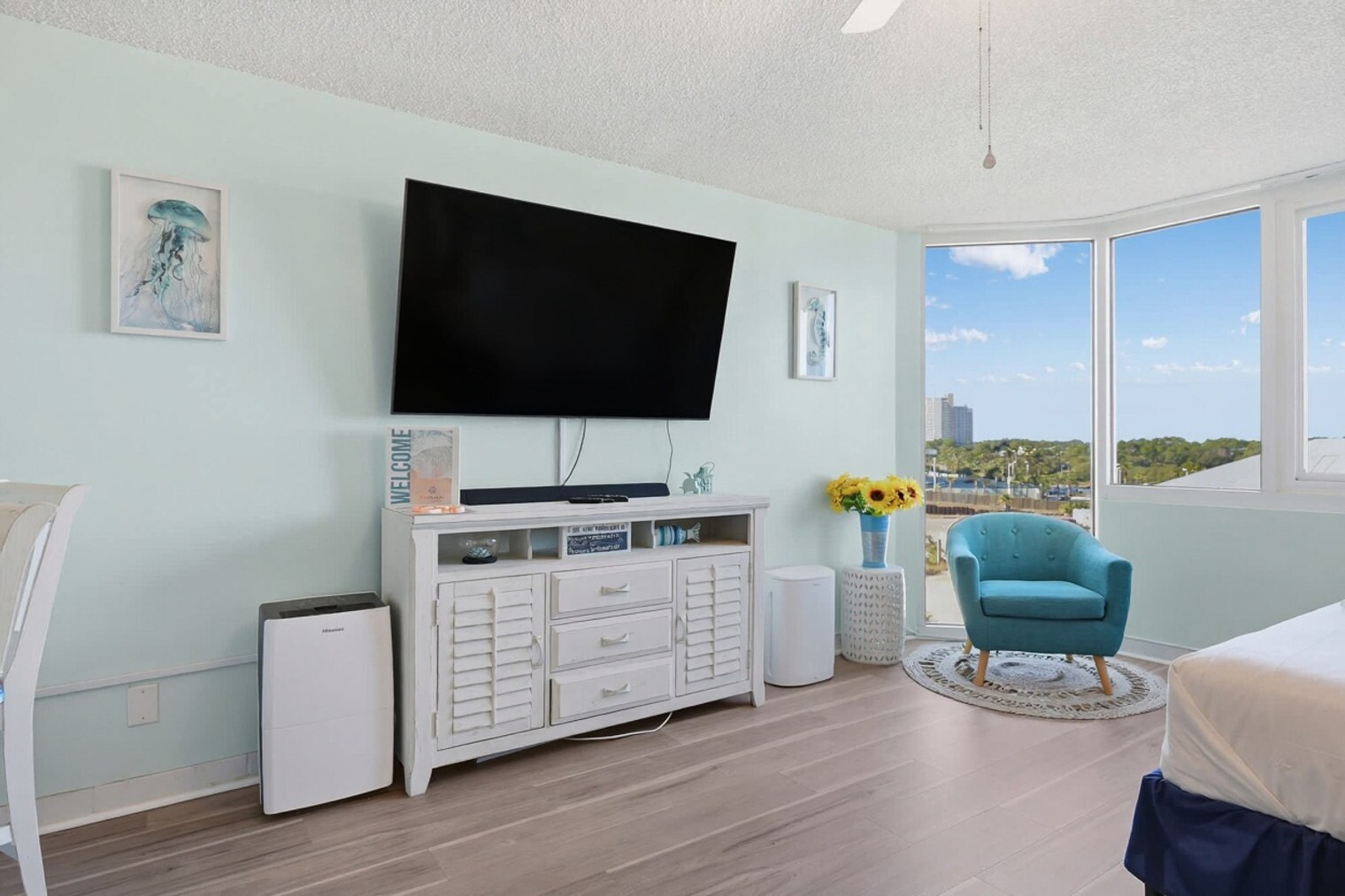 Building Photo - 8817 S Thomas Dr