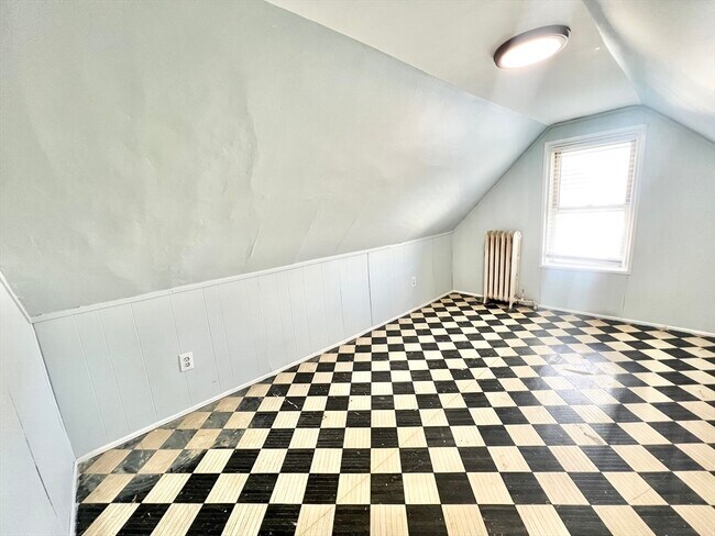 Building Photo - 140 Ferry St