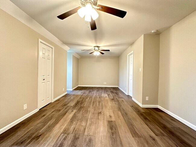 Building Photo - Stunning Single-Family Home with Plenty of...