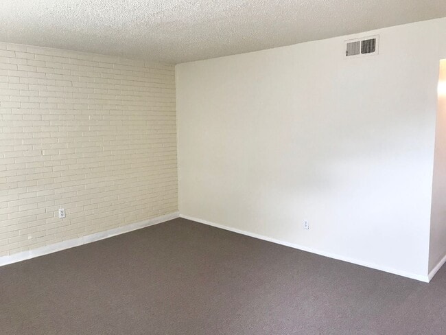 Building Photo - 2 br, 1 bath House - 1731 NW 32nd Unit 10
