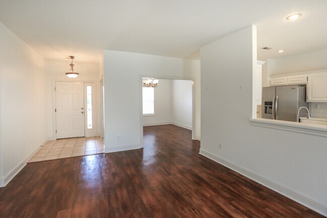 Building Photo - 303 Cross Ln