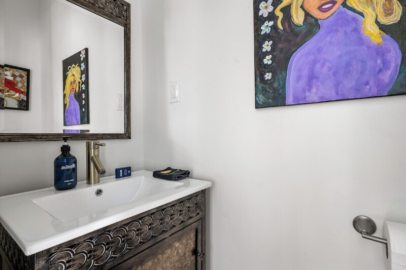 Building Photo - 246 Ashley Ave