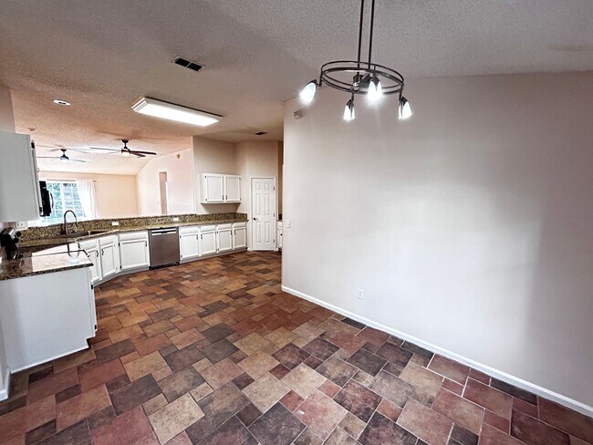 Building Photo - 4 Bed 3 Bath Home. Over 2,400 sqft Near Jacksonville Beach. Amenities, Bonus Room, Guarded Gate. ...