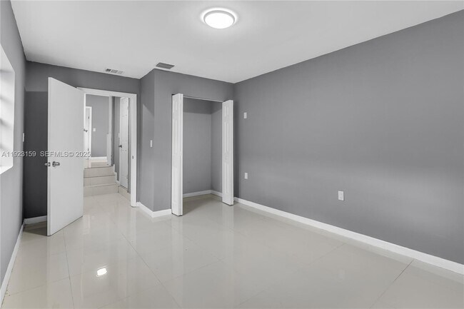 Building Photo - 2221 SW 13th St