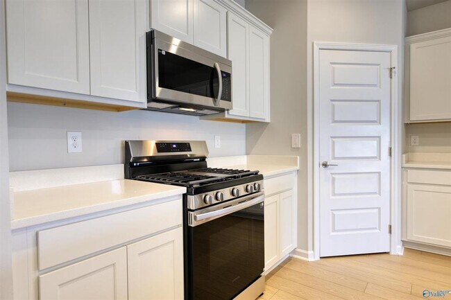 Building Photo - Coming Soon - Modern Living Meets Ultimate Convenience in St. Clair Place!