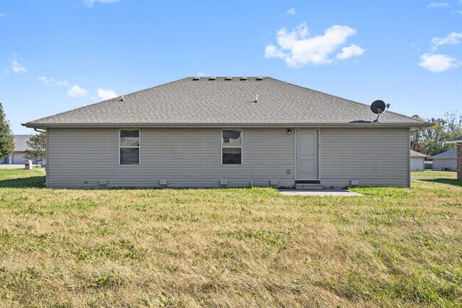 Building Photo - 1115 S Tanner Dr