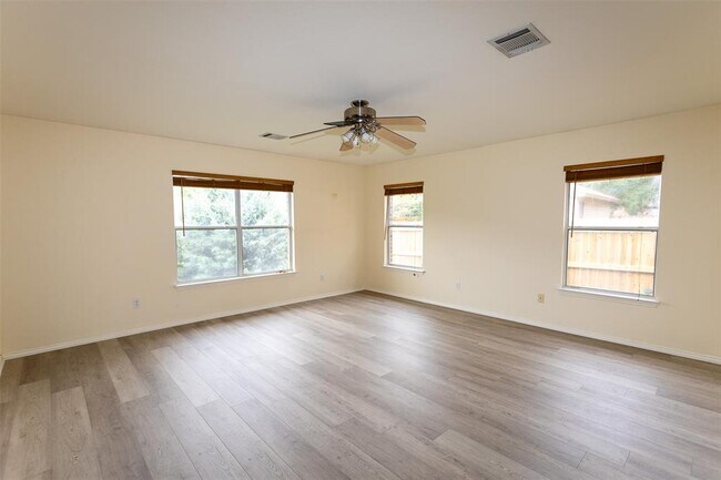 Building Photo - 2214 Milan Dr
