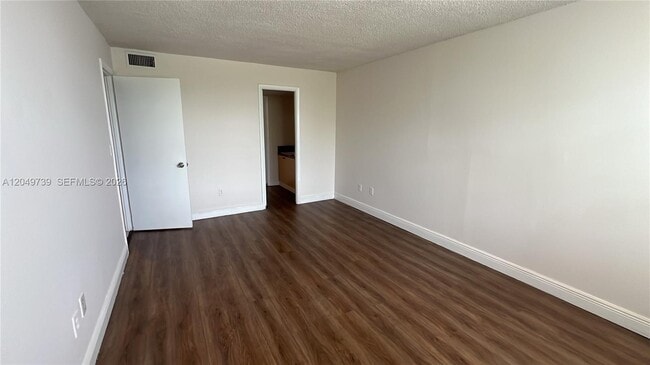 Building Photo - 498 NW 165th St