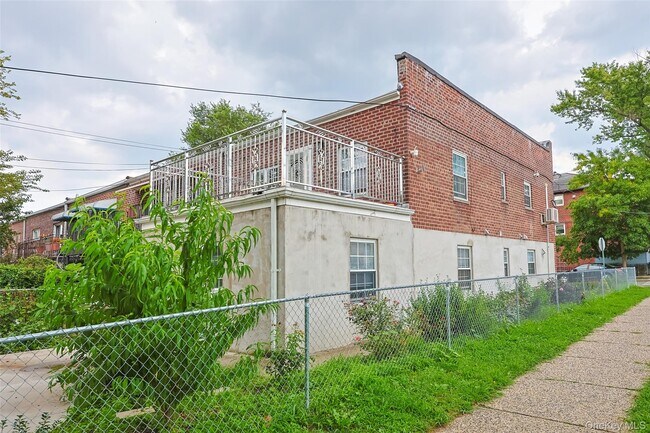 Building Photo - 90-01 70th Dr