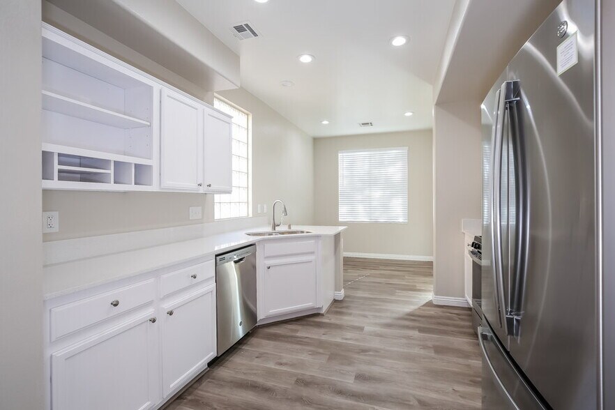 Building Photo - 4404 Altamira Cave Dr
