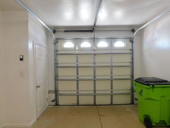 Building Photo - Location, Location, Location!!