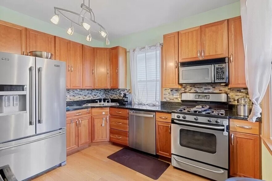 Building Photo - 1818 N Albany Ave