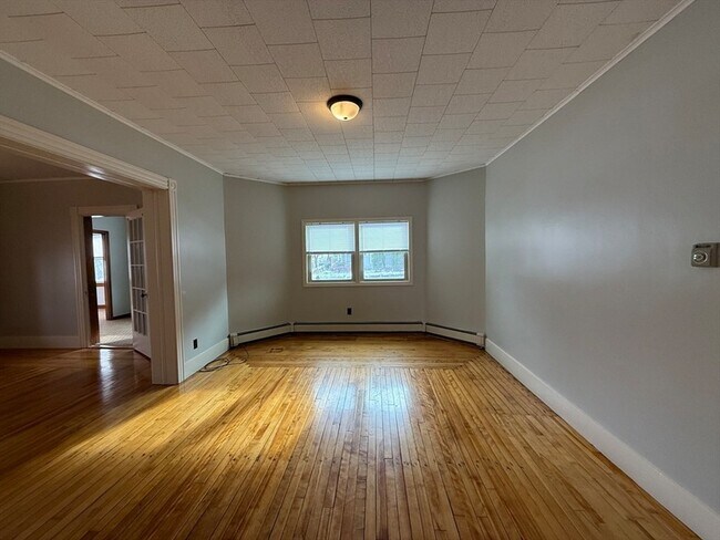 Building Photo - 132 Coburn Ave