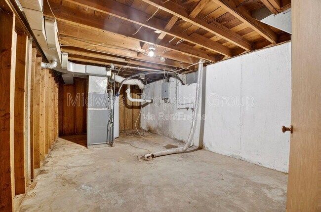 Building Photo - 10027 Lilac Ave