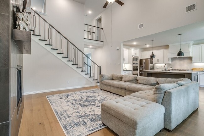 Building Photo - 550 Peppercress Ln