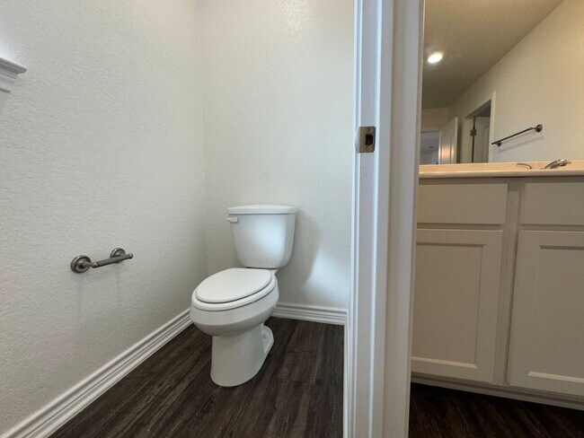 Building Photo - 1417 E Jasper Dr