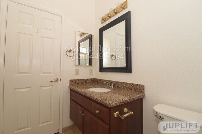 Building Photo - 3 Bed, 2 Bath Single Story Home