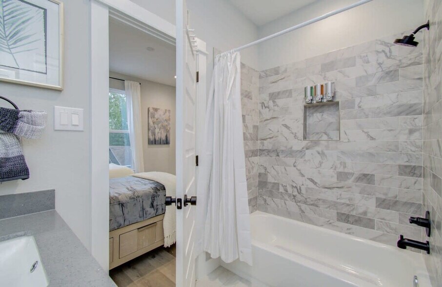 Building Photo - 5605 Mulvey St